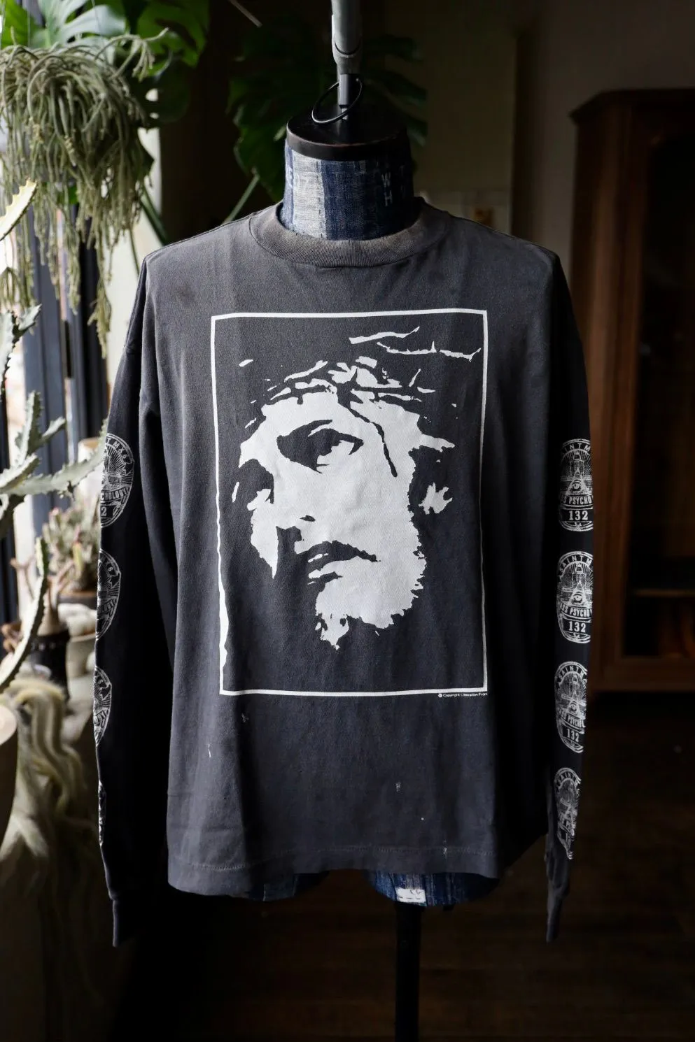 SAINT Mxxxxxx LOVE SAINT LS TEE/BLK LOVE SAINT Big Jesus washed and distressed long sleeves, washed black S-XL, cylindrical cloth Assute dyeing, heavy washing and water fading, pure hand-splashed ink holes, simulated natural fading and old effects, correct version, correct main mark/washed mark/angel anti-counterfeiting label, OEM by domestic top printing factory, top purchasing agent level